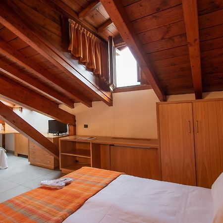 Albergo Le Due Corti Como Exterior photo