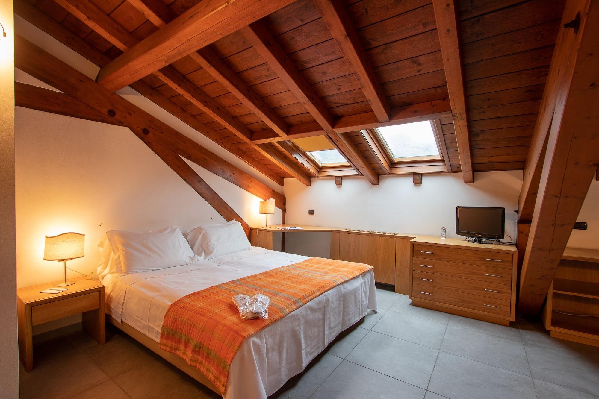 Albergo Le Due Corti Como Exterior photo