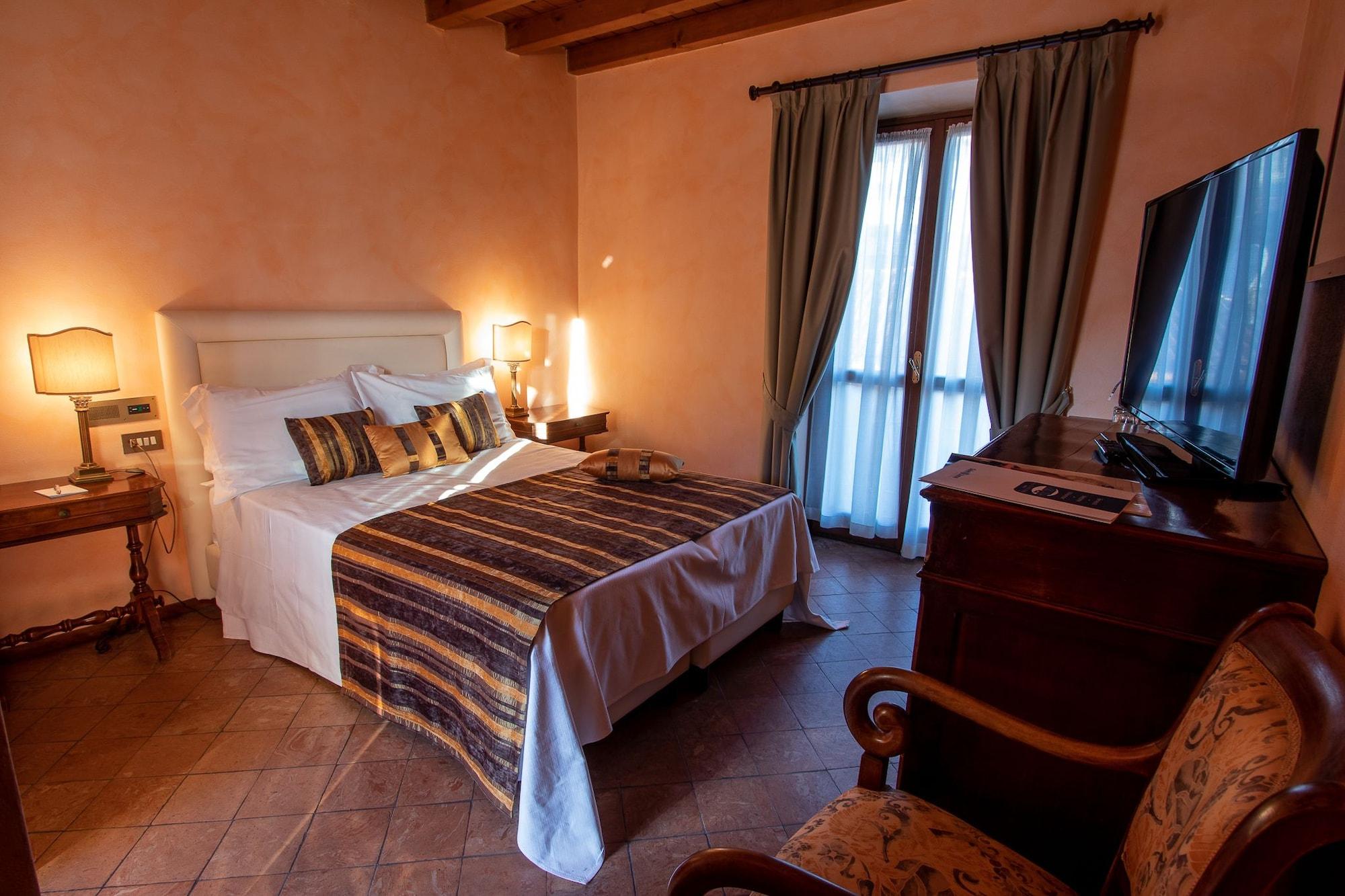 Albergo Le Due Corti Como Exterior photo