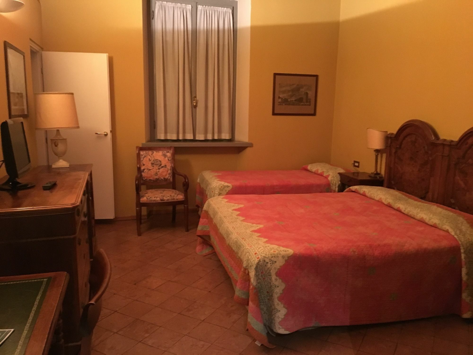 Albergo Le Due Corti Como Exterior photo