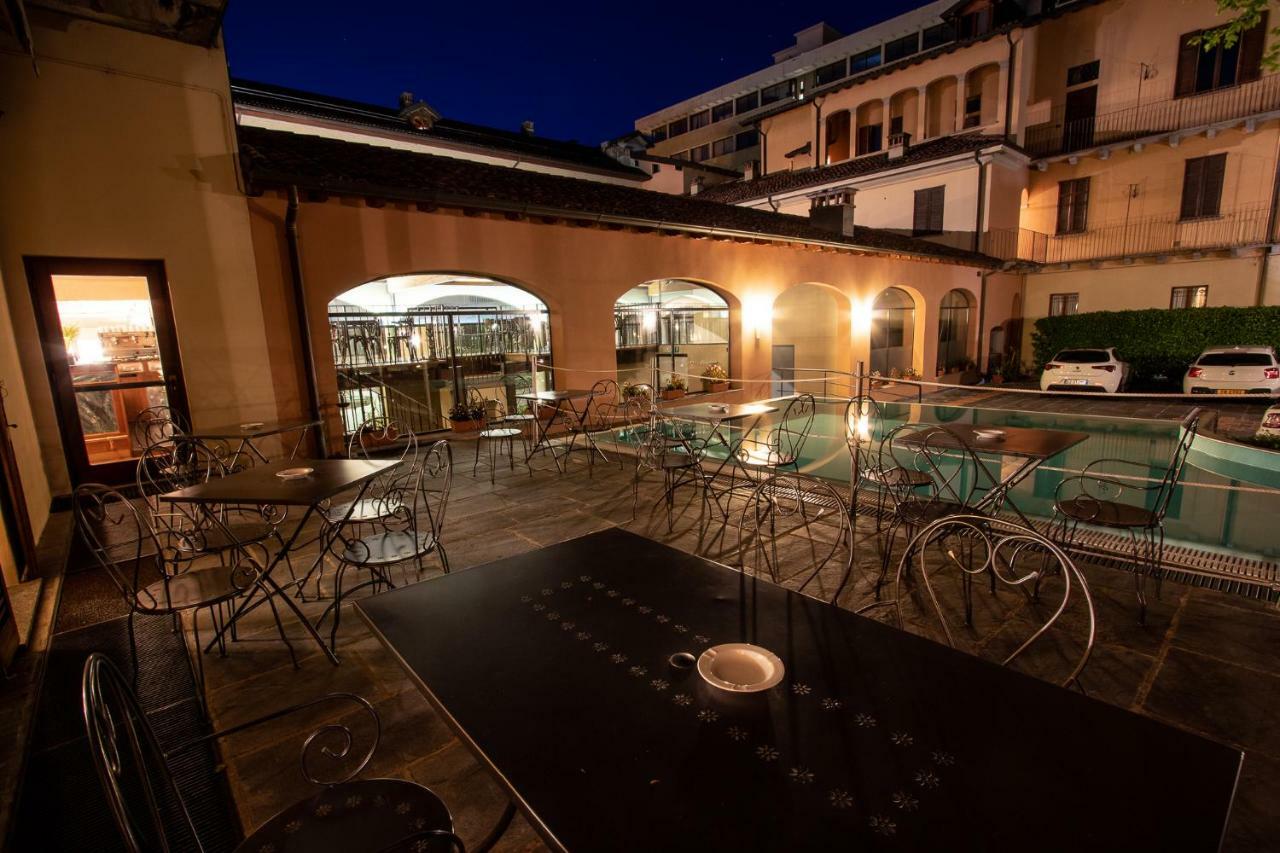 Albergo Le Due Corti Como Exterior photo